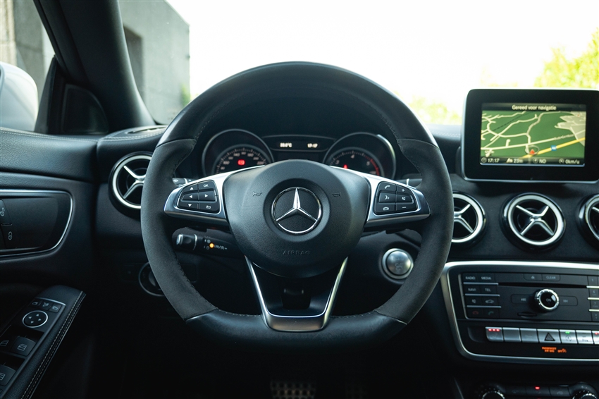 Mercedes-Benz CLA 200d SB White Art Ed.